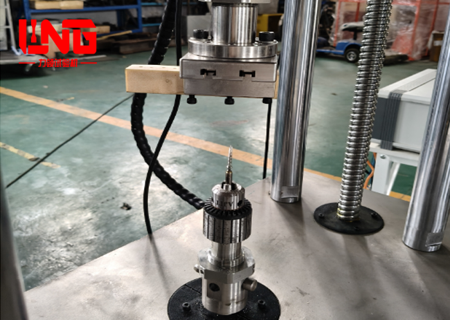 出口一台金属接骨螺钉旋入旋出扭矩测试仪