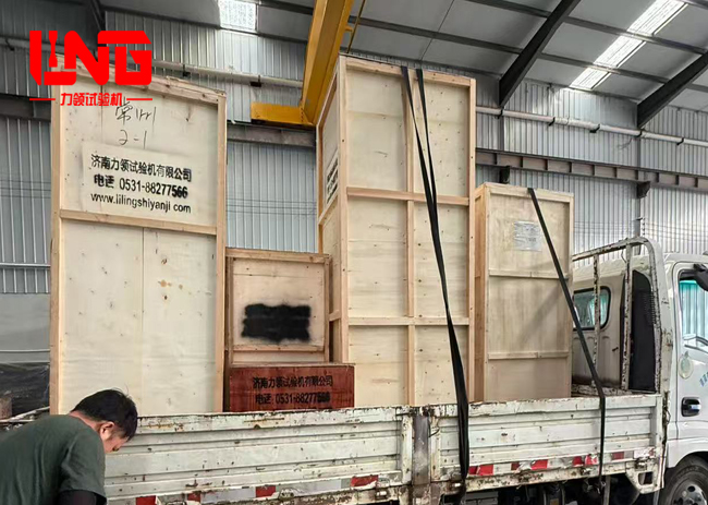 以匠心铸造品质，以科技助力教育！今日满满一车的试验机整装发车，定向输送至合作院校。